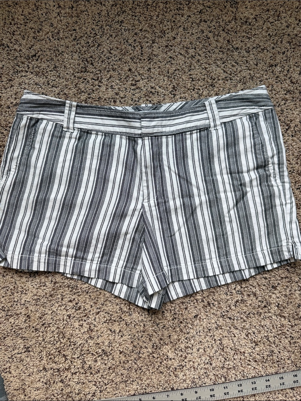 New York & Company Black White Striped Mid Rise Tailored Chino Shorts Size 14